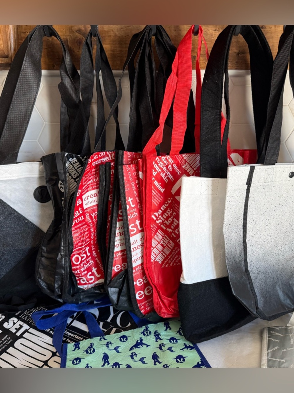 14 Lululemon Reusable Tote Bag - Versatile Everyday Carry - Picture 2 of 3